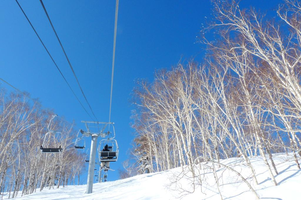 Shin Furano Prince Hotel Buitenkant foto The ski lift at Furano Ski Resort