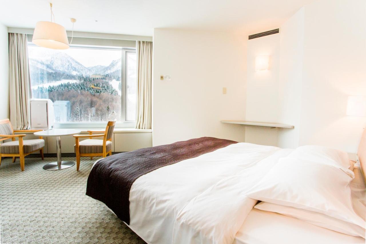 Shin Furano Prince Hotel Buitenkant foto A room at the hotel
