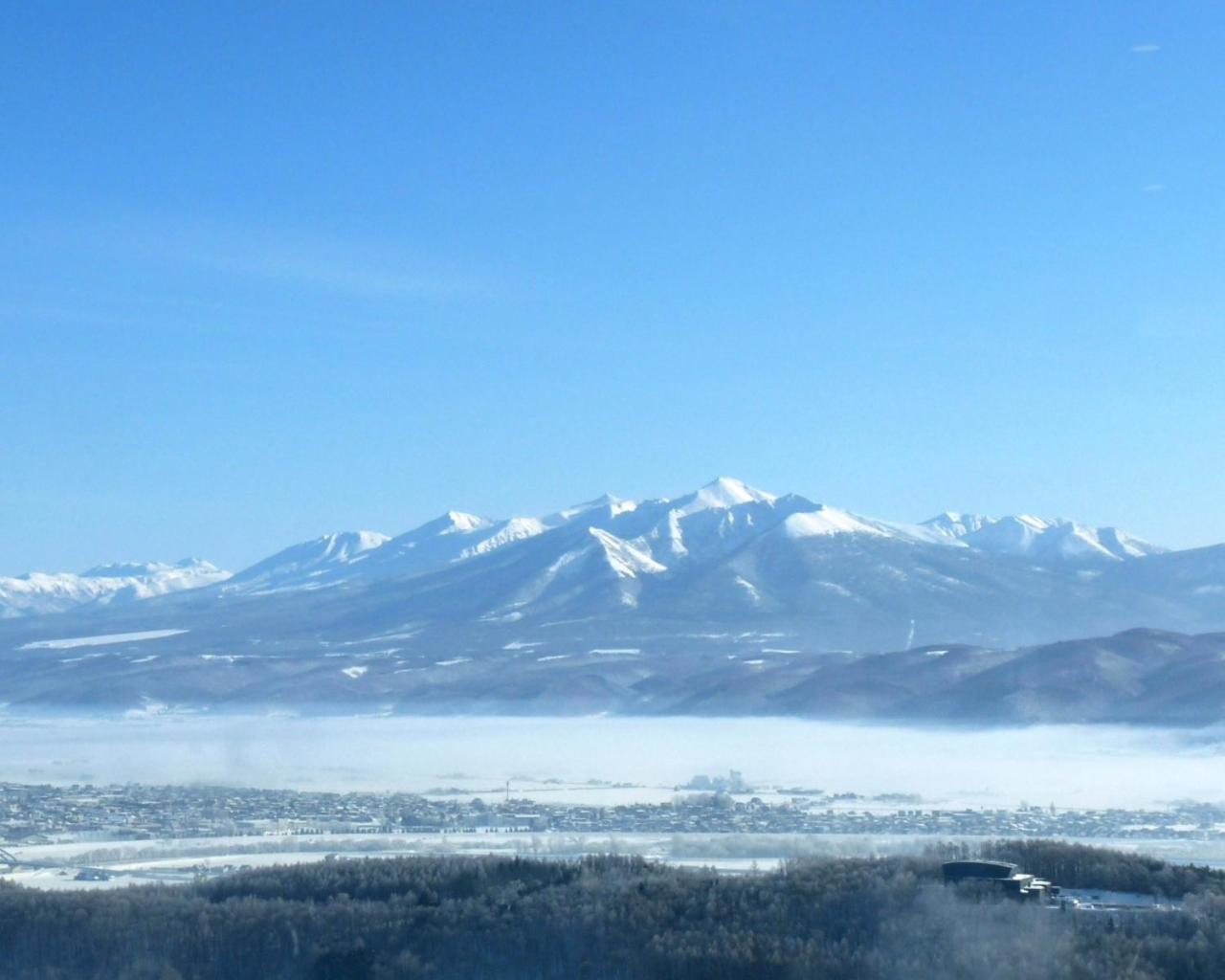 Shin Furano Prince Hotel Buitenkant foto View of the range from the west